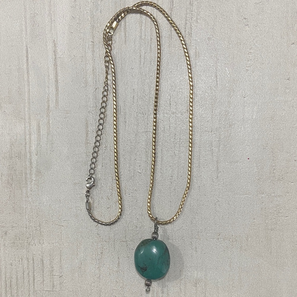 Elegant Green Pendant Necklace